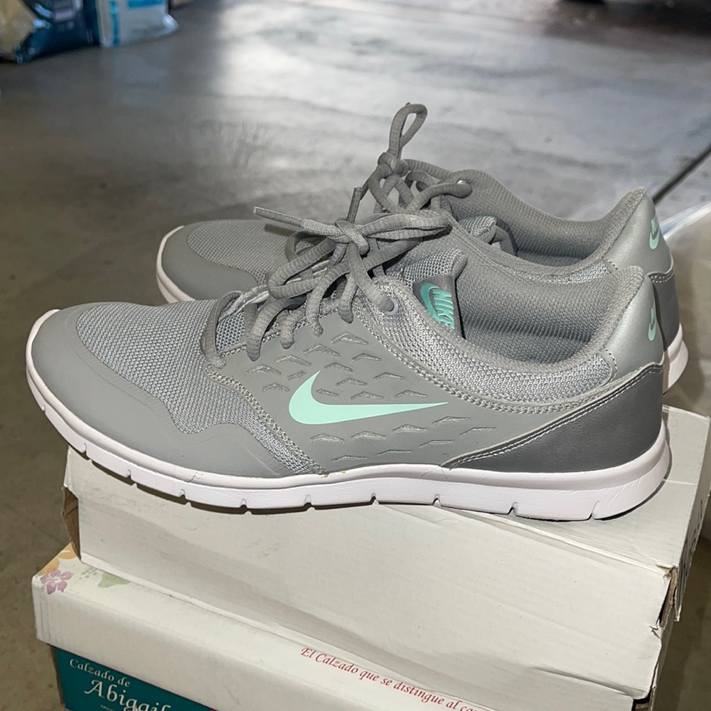 Nike women’s shoe